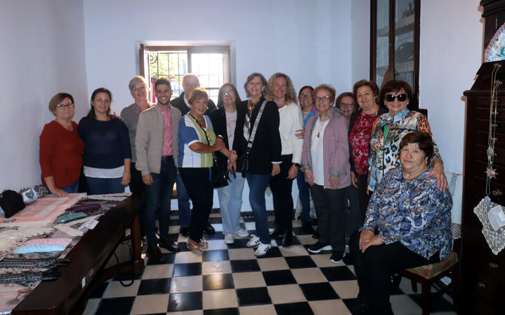 L’Hort de Colón acoge una exposición de labores y encajes realizados por la Asociación de Bolilleras